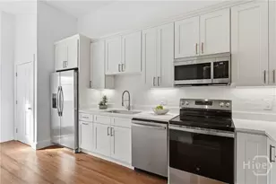 203 E 39th St, Savannah, GA 31401 - Photo 6