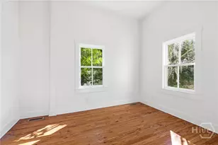 203 E 39th St, Savannah, GA 31401 - Photo 12