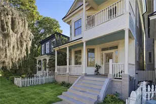 203 E 39th St, Savannah, GA 31401 - Photo 2