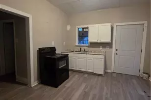 1207 E Bolton St, Savannah, GA 31404 - Photo 8