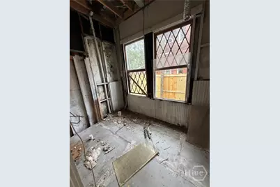 217 E 38th Street, Savannah, GA 31401 - Photo 8