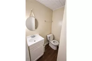 928 W Victory Dr, Savannah, GA 31415 - Photo 14