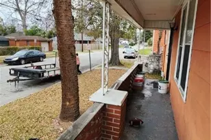 928 W Victory Dr, Savannah, GA 31415 - Photo 6