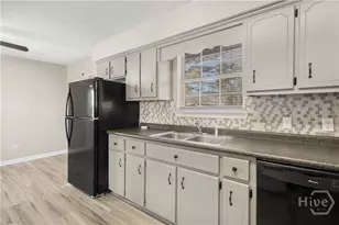 70 E Kenny Dr, Hinesville, GA 31313 - Photo 16
