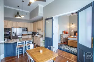 110 Barnard St, Savannah, GA 31401 - Photo 12