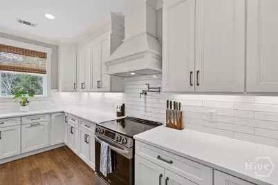 122 North Street, Savannah, GA 31410 - Photo 14