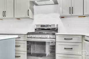 308 E 55th St, Savannah, GA 31405 - Photo 14