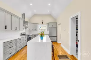 308 E 55th St, Savannah, GA 31405 - Photo 10