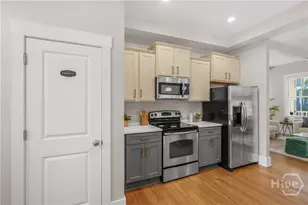 216 W Henry St, Savannah, GA 31401 - Photo 10