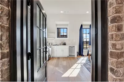 408 Geo Meyer #Carriage House, Savannah, GA 31401 - Photo 4