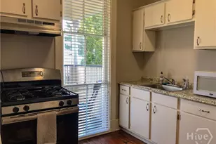 214 W Park Ave W, Savannah, GA 31401 - Photo 20