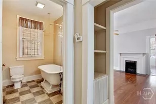 214 W Park Ave W, Savannah, GA 31401 - Photo 6