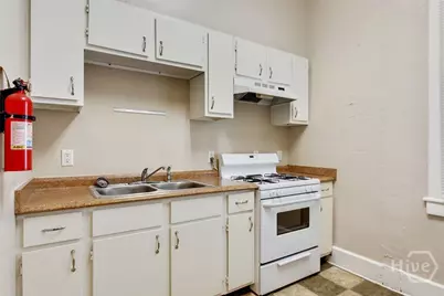 214 W Park Avenue W, Savannah, GA 31401 - Photo 10