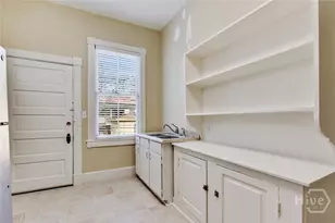 214 W Park Ave W, Savannah, GA 31401 - Photo 34