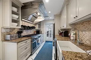 512 Tattnall St, Savannah, GA 31401 - Photo 16
