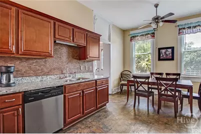 132 E Oglethorpe Avenue, Savannah, GA 31401 - Photo 18