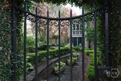 11 W Jones Street, Savannah, GA 31401 - Photo 4