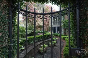 11 W Jones St, Savannah, GA 31401 - Photo 4