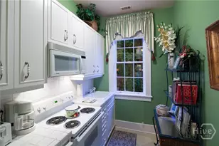 11 W Jones St, Savannah, GA 31401 - Photo 28