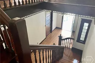 201 E 39th St, Savannah, GA 31401 - Photo 2