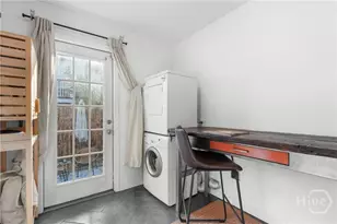 108 W Duffy Ln, Savannah, GA 31401 - Photo 12