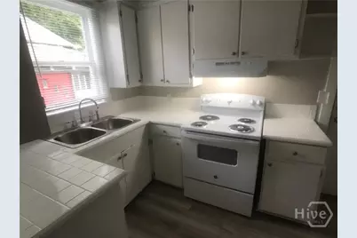 1122 E 37th Street, Savannah, GA 31404 - Photo 8