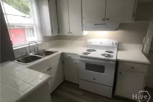 1122 E 37th St, Savannah, GA 31404 - Photo 8