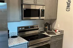 909 & 909 1/2 W 52nd St, Savannah, GA 31405 - Photo 2
