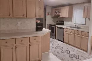 437 Burkhalter Cir, Claxton, GA 30417 - Photo 2