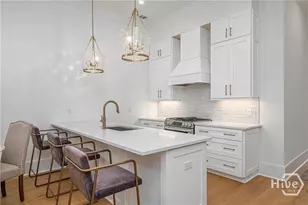 304 W 38th St, Savannah, GA 31401 - Photo 8