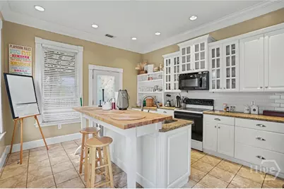225 W 41st Street, Savannah, GA 31401 - Photo 6
