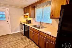 147 Camellia Ave, Savannah, GA 31408 - Photo 8