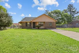 618 Scott St, Hinesville, GA 31313 - Photo 2