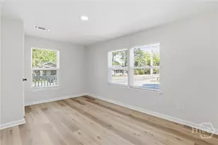 1009 W 52nd St, Savannah, GA 31405 - Photo 12