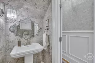 621 Tattnall St, Savannah, GA 31401 - Photo 16