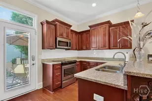 522 E 40th St, Savannah, GA 31401 - Photo 12