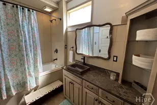 107 W 37th St, Savannah, GA 31401 - Photo 8