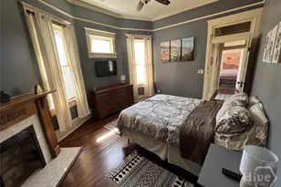 107 W 37th St, Savannah, GA 31401 - Photo 2
