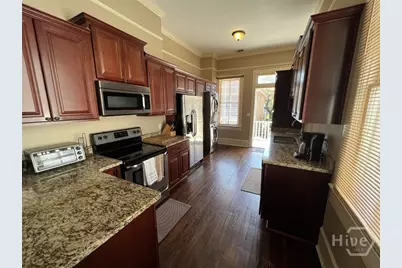 107 W 37th Street, Savannah, GA 31401 - Photo 16