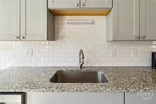 413 E Waldburg St, Savannah, GA 31401 - Photo 12