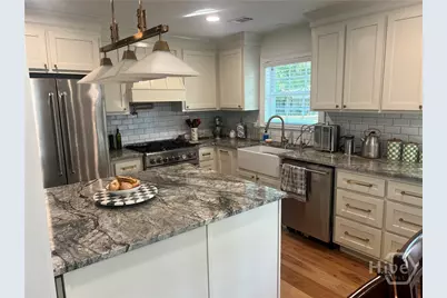 233 E Derenne Avenue, Savannah, GA 31405 - Photo 8