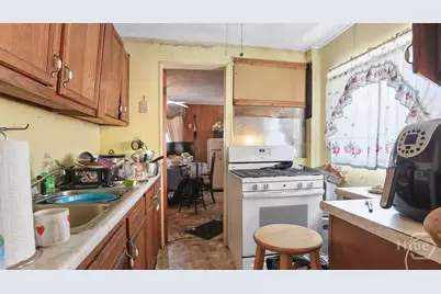 223 W 38th Street, Savannah, GA 31401 - Photo 14
