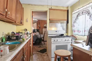 223 W 38th St, Savannah, GA 31401 - Photo 14