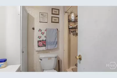223 W 38th Street, Savannah, GA 31401 - Photo 18