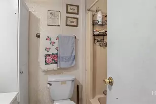 223 W 38th St, Savannah, GA 31401 - Photo 18