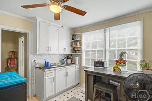 1912 Capital St, Savannah, GA 31404 - Photo 8