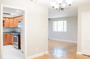 135 E Derenne Ave, Savannah, GA 31405 - Photo 8
