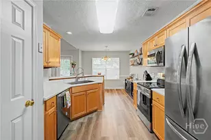 407 Laurel Hill Cir, Richmond Hill, GA 31324 - Photo 10