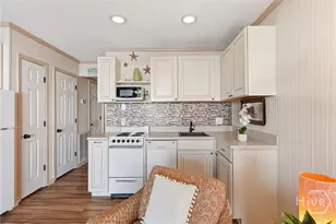 1217 Bay St, Tybee Island, GA 31328 - Photo 16
