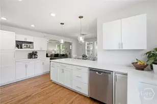402 E 56th St, Savannah, GA 31405 - Photo 10
